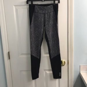 💥5 for $25💥 Reebok black and gray/white leggings